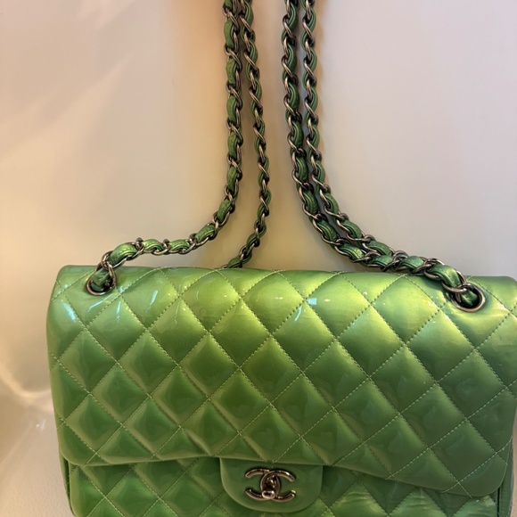 Chanel Timeless Classique Patent Leather handbag - Picture 3 of 5